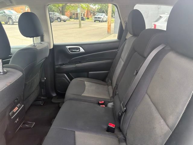 Used 2019 Nissan Pathfinder S AWD/4WD image 18