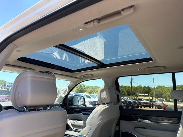 Used 2024 Jeep Wagoneer L 4WD w/ Premium Group I image 23
