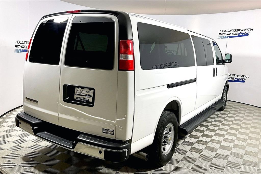 Used 2025 Chevrolet Express 3500 LT w/ LT Preferred Equipment Group RWD image 9