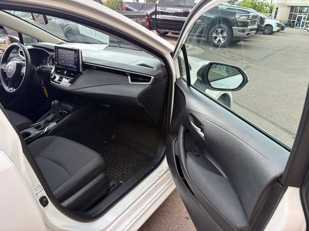 Used 2021 Toyota Corolla LE FWD image 30