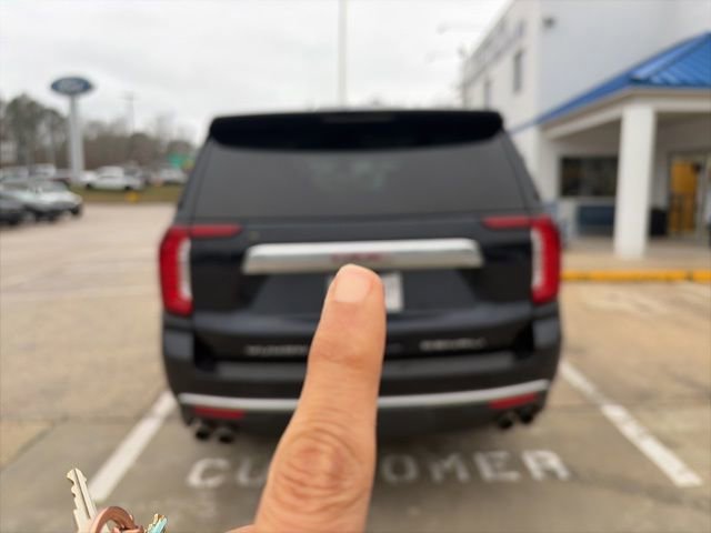 Used 2022 GMC Yukon XL Denali w/ Denali Premium Package image 10