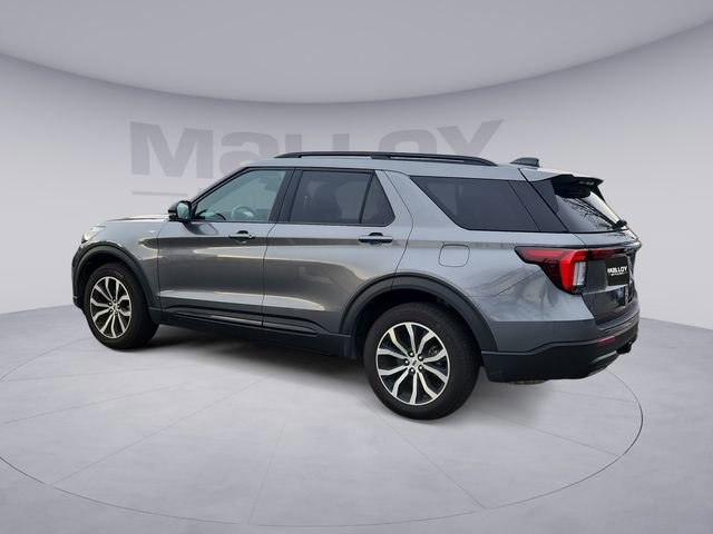 Certified 2025 Ford Explorer ST-Line image 3