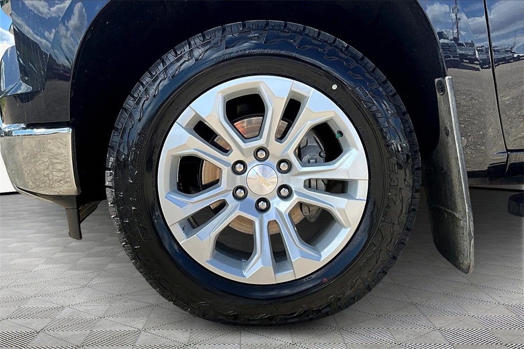 Used 2022 Chevrolet Silverado 1500 LTZ w/ Z71 Off-Road Package image 11