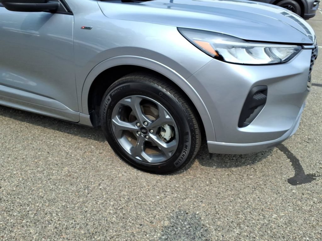 Certified 2023 Ford Escape ST-Line w/ Tech Pack #1 AWD/4WD image 5