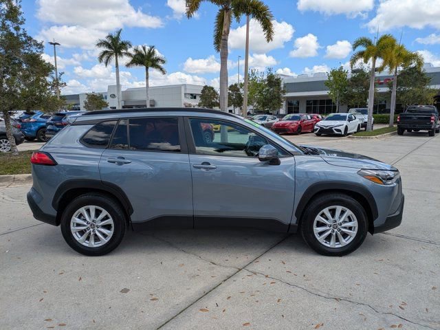 Used 2023 Toyota Corolla Cross LE w/ Moonroof Package image 5