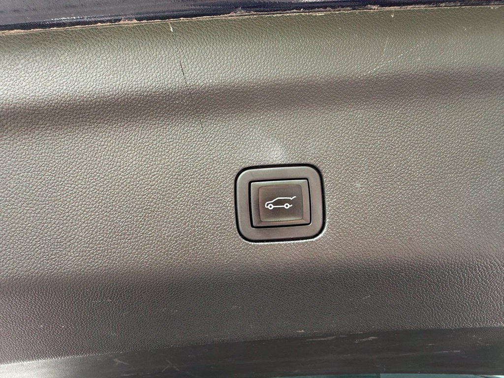 Used 2023 GMC Yukon XL AT4 w/ AT4 Premium Package AWD/4WD image 44