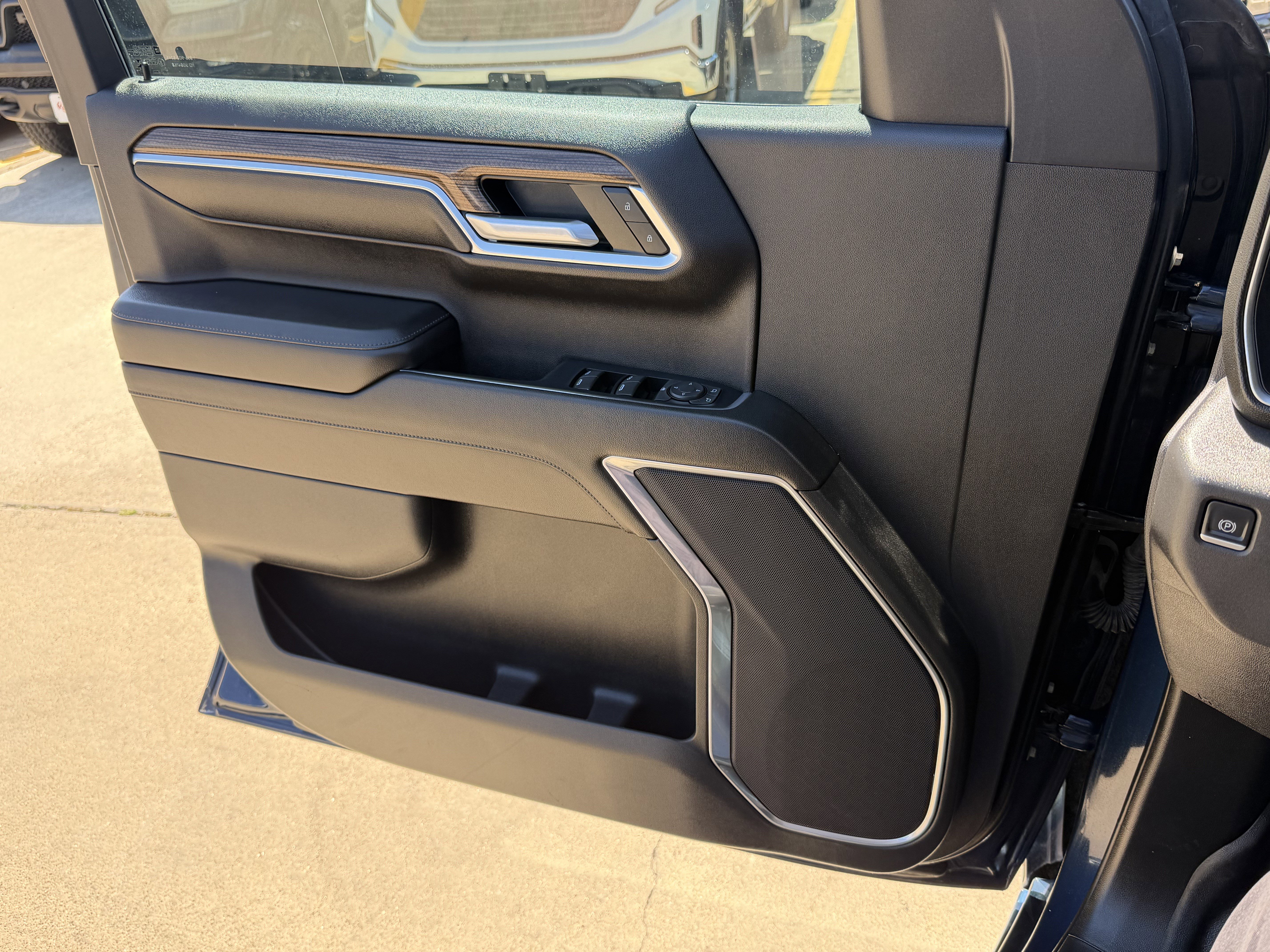 Used 2022 Chevrolet Silverado 1500 LT RWD image 24