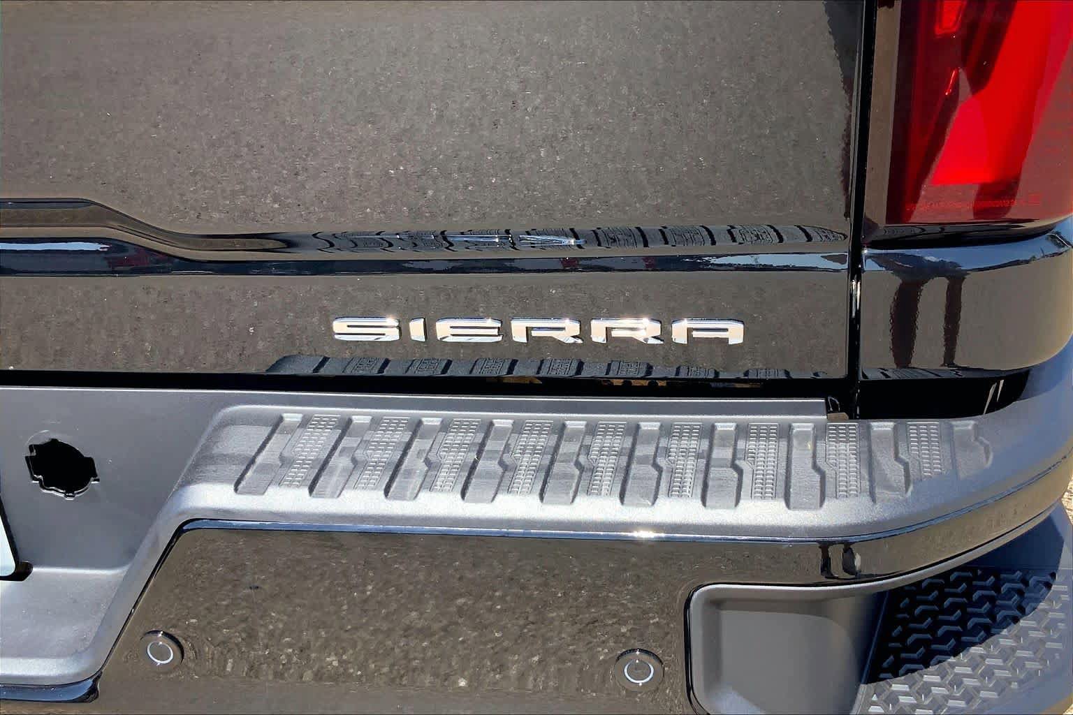 Used 2024 GMC Sierra 2500 Denali Ultimate AWD/4WD image 10