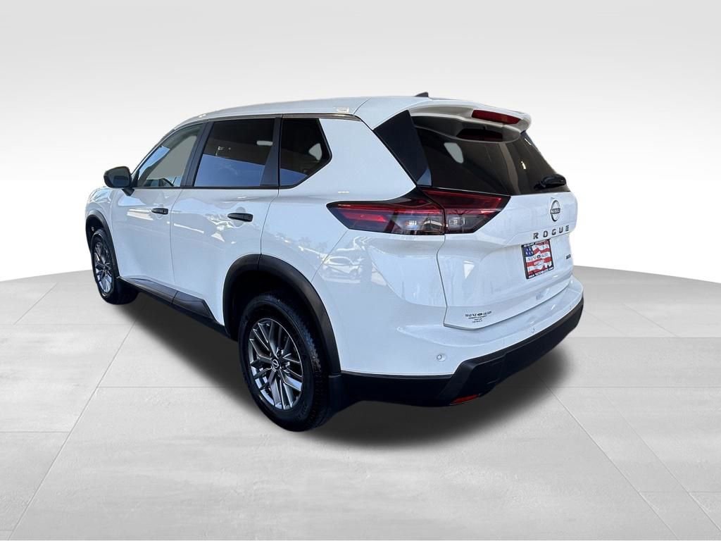Used 2024 Nissan Rogue S image 5