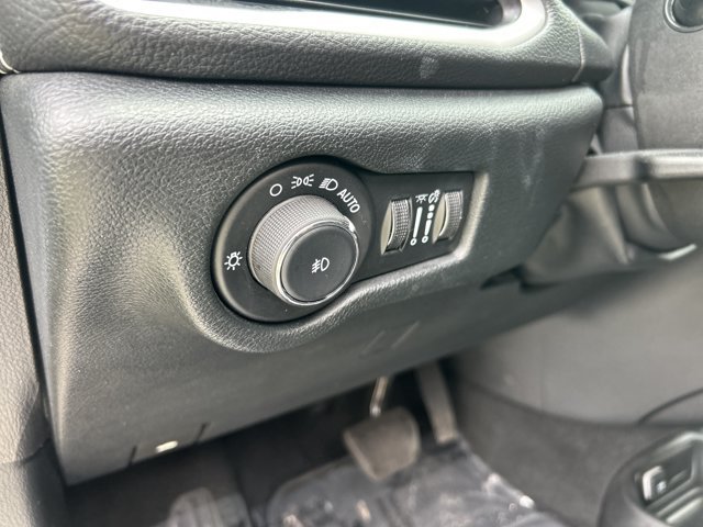 Used 2024 Chrysler Pacifica Limited FWD image 34