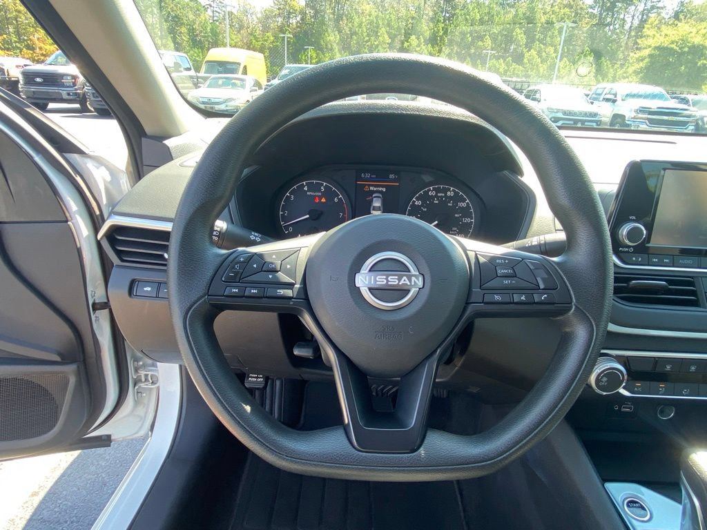 Used 2023 Nissan Altima 2.5 S FWD image 13