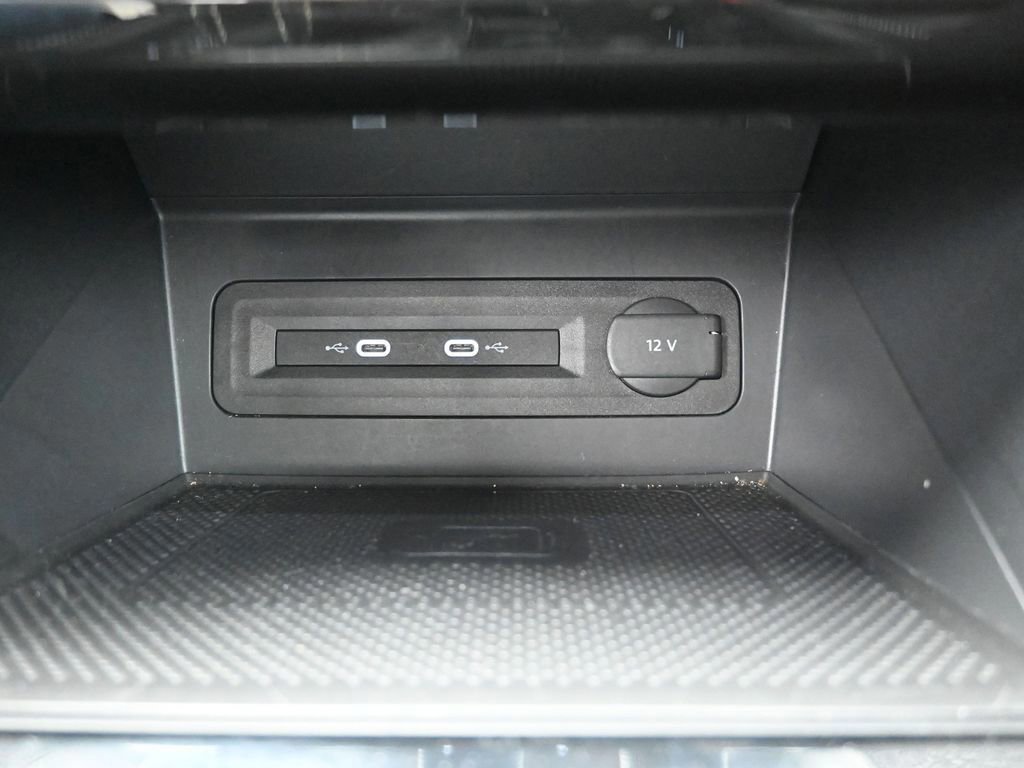 Used 2021 Volkswagen Atlas Cross Sport SEL R-Line image 29