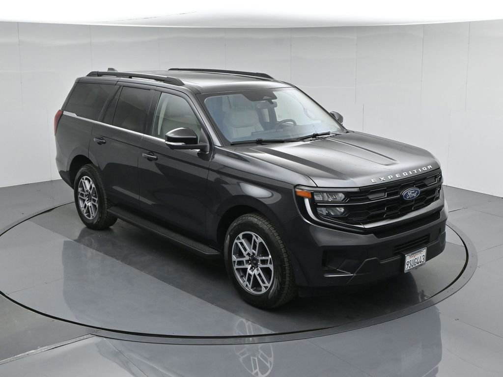 Certified 2025 Ford Expedition Active image 4