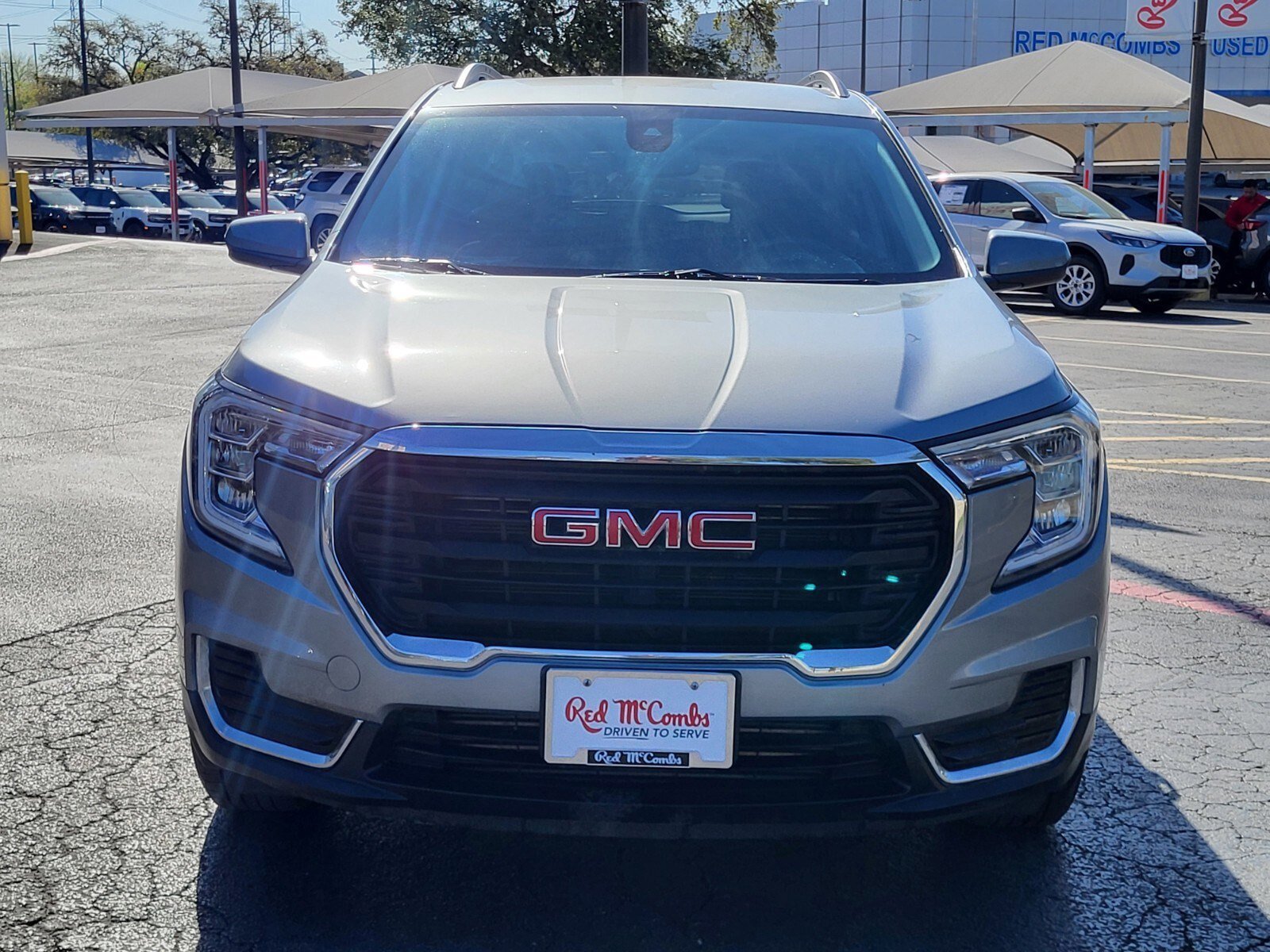 Used 2023 GMC Terrain SLE w/ Driver Convenience Package image 8