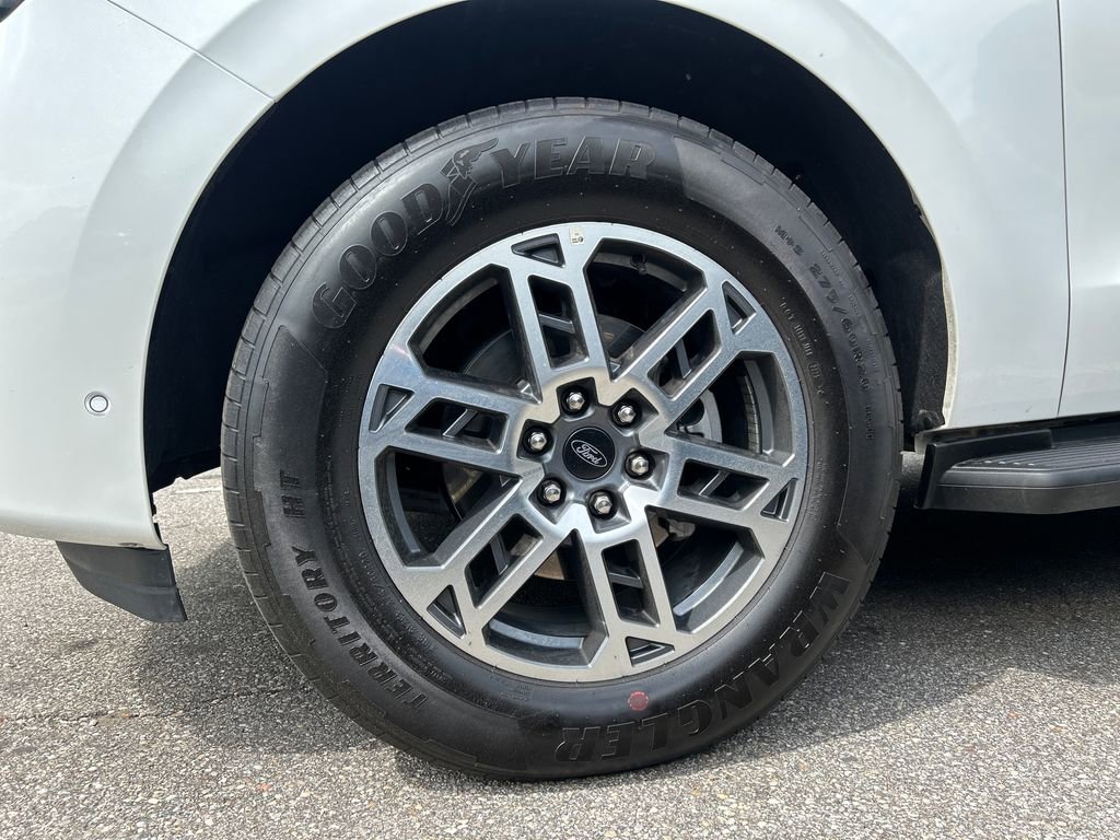 Certified 2025 Ford Expedition Active image 7