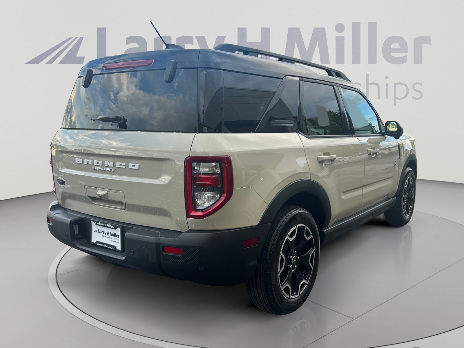 Certified 2025 Ford Bronco Sport Outer Banks w/ Outer Banks Tech Package+ AWD/4WD image 5