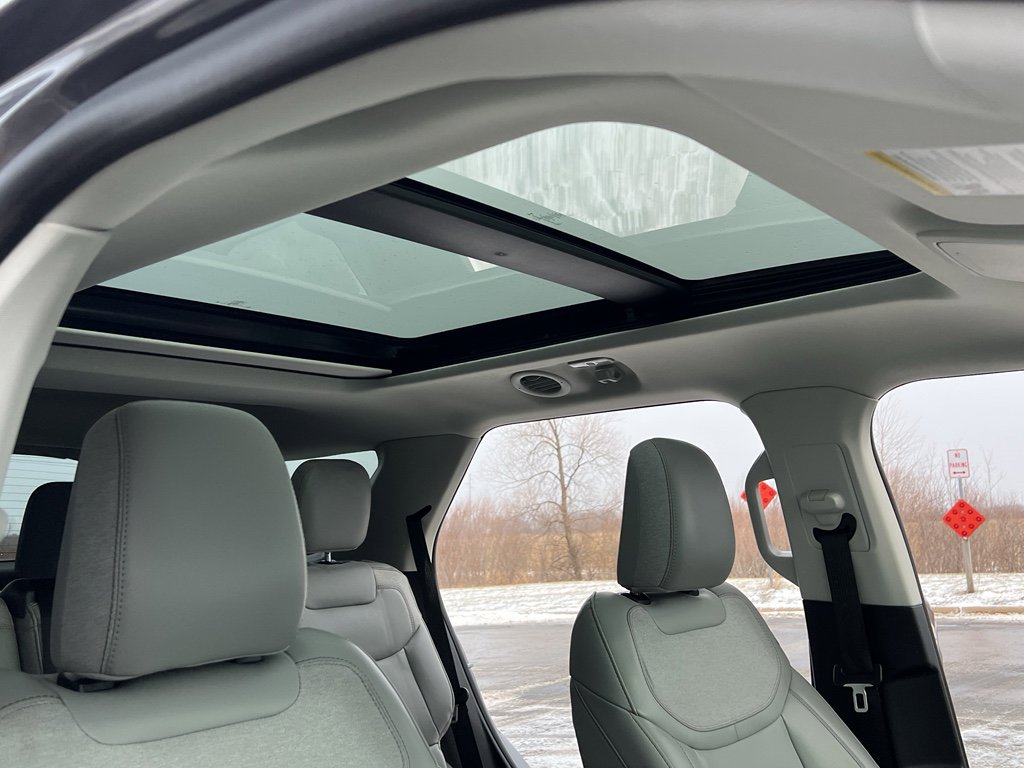 Certified 2025 Ford Explorer Active w/ Active Comfort Package image 31