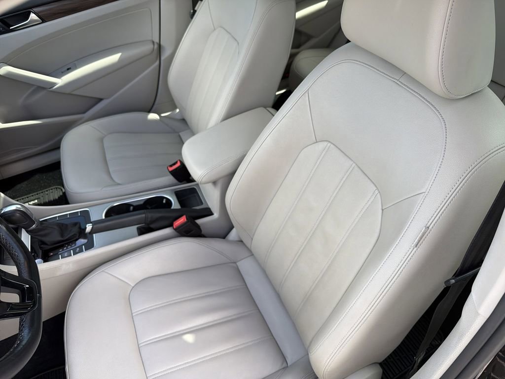 Used 2020 Volkswagen Passat 2.0T SEL image 18