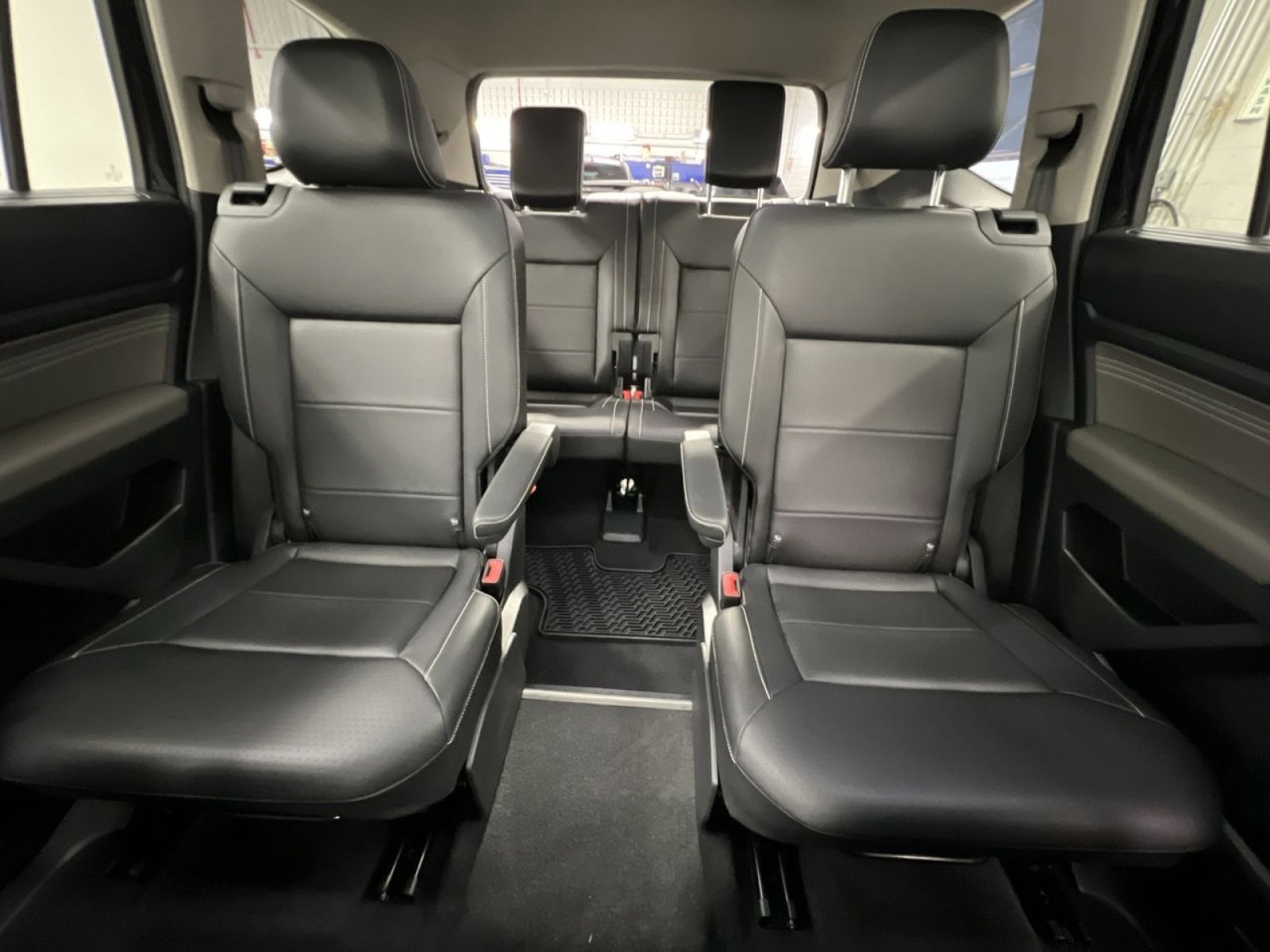 Used 2022 Volkswagen Atlas SEL R-Line image 15