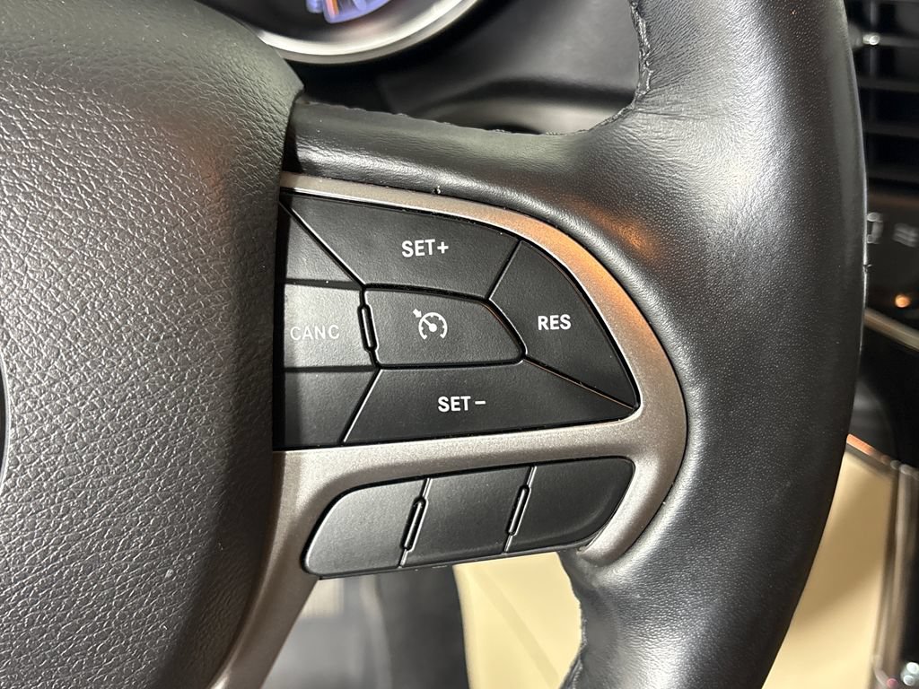 Used 2021 Jeep Grand Cherokee Limited AWD/4WD image 19