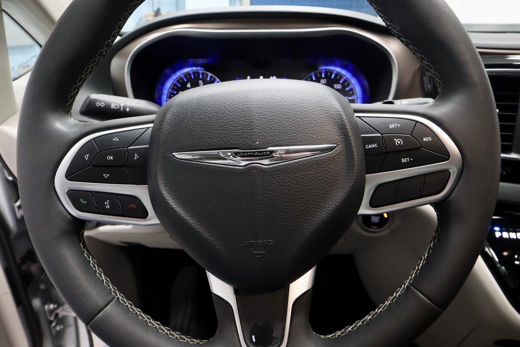 Used 2024 Chrysler Voyager LX image 30