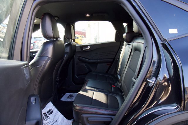 Certified 2025 Ford Escape ST-Line Select AWD/4WD image 30