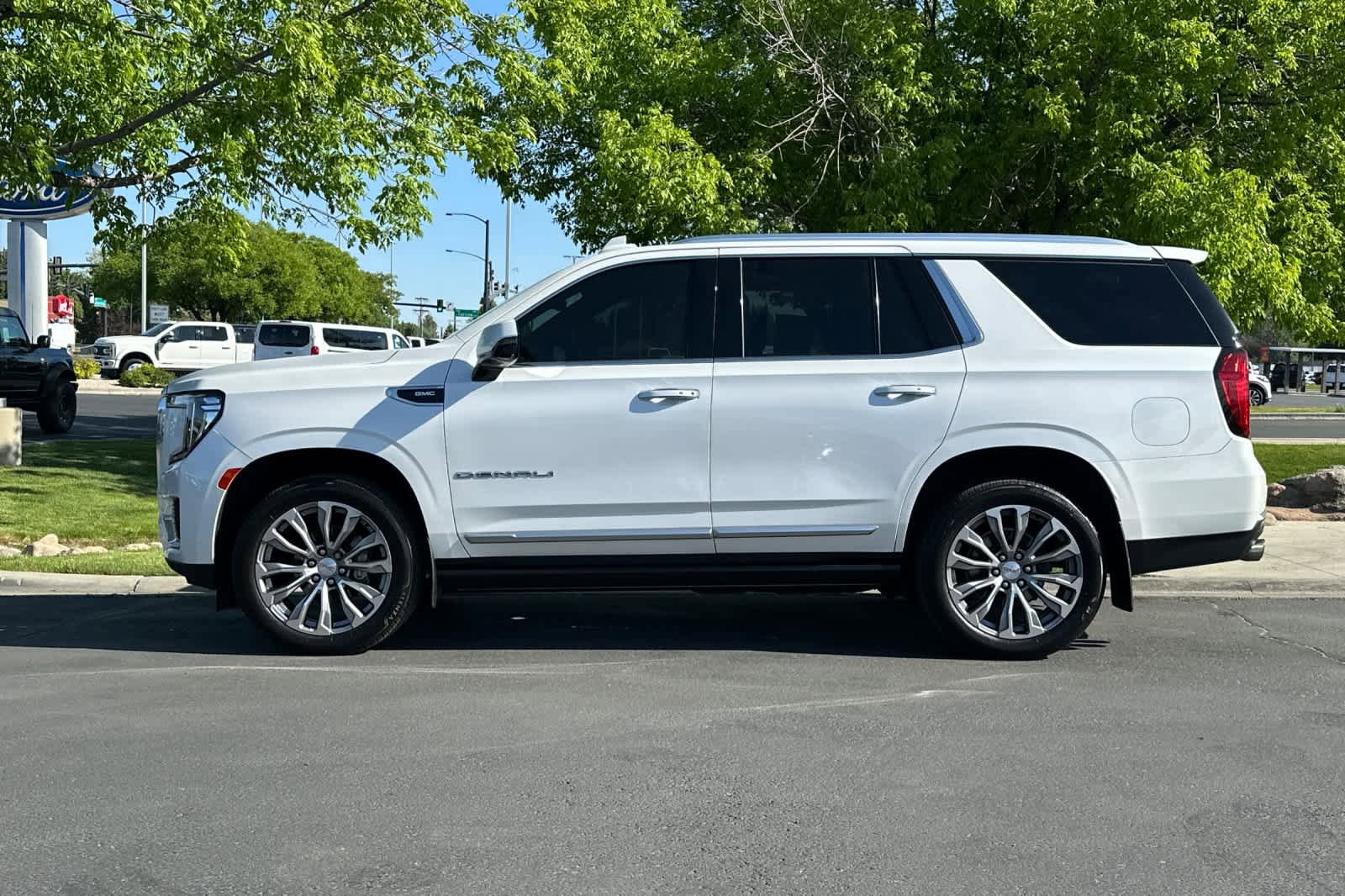 Used 2021 GMC Yukon Denali w/ Denali Ultimate Package AWD/4WD image 5