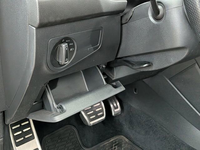 Used 2022 Volkswagen Tiguan SE R-Line image 13