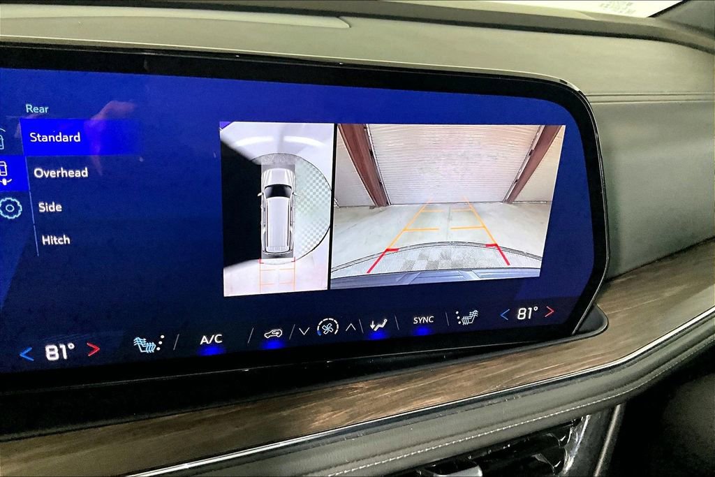 Used 2025 Chevrolet Suburban Z71 image 17