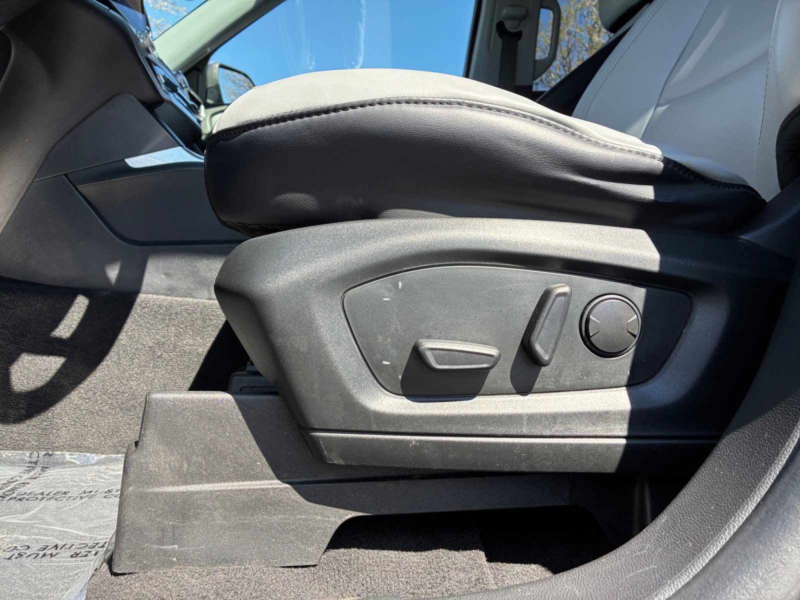 Certified 2021 Ford Explorer XLT w/ Equipment Group 202A image 14