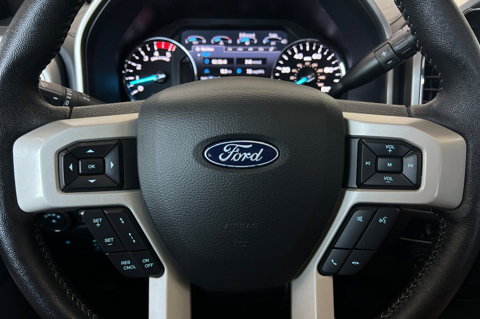 Certified 2022 Ford F250 Lariat w/ Black Appearance Package AWD/4WD image 24
