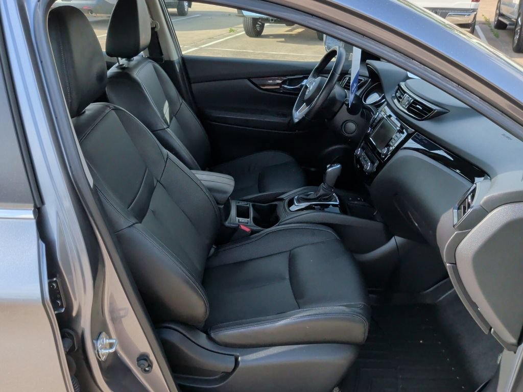 Used 2021 Nissan Rogue Sport SL FWD image 17