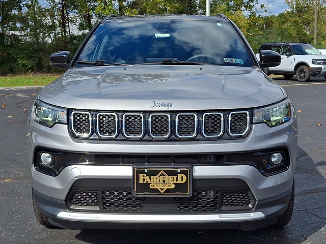 Used 2023 Jeep Compass Limited AWD/4WD image 2