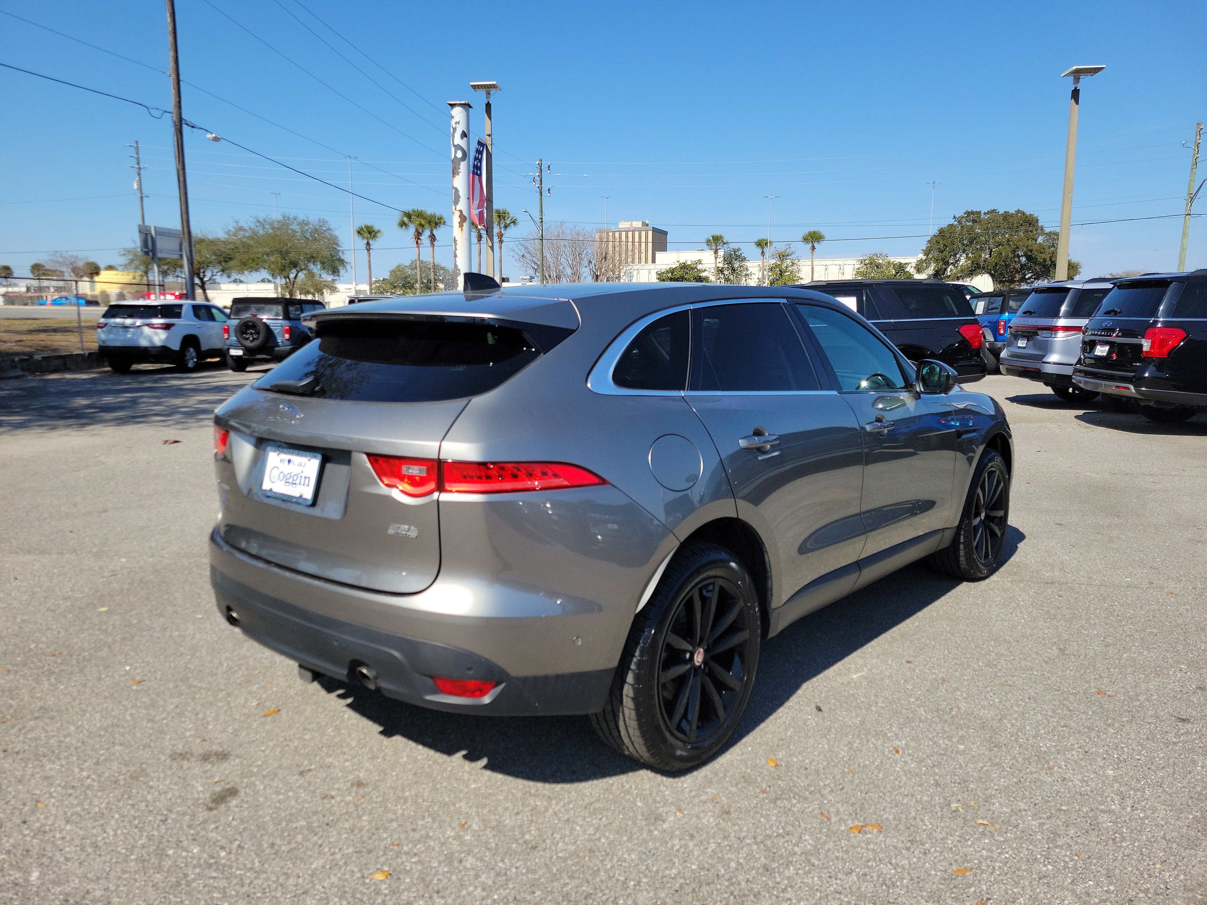 Used 2020 Jaguar F-PACE Prestige image 3