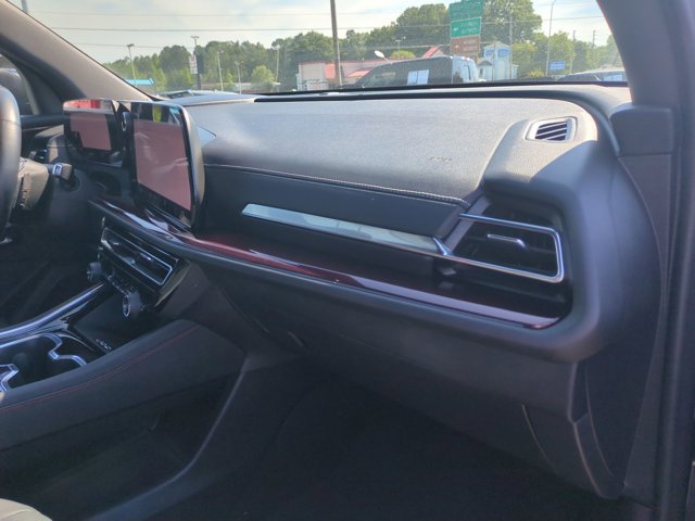 Used 2024 Chevrolet Traverse Z71 AWD/4WD image 36