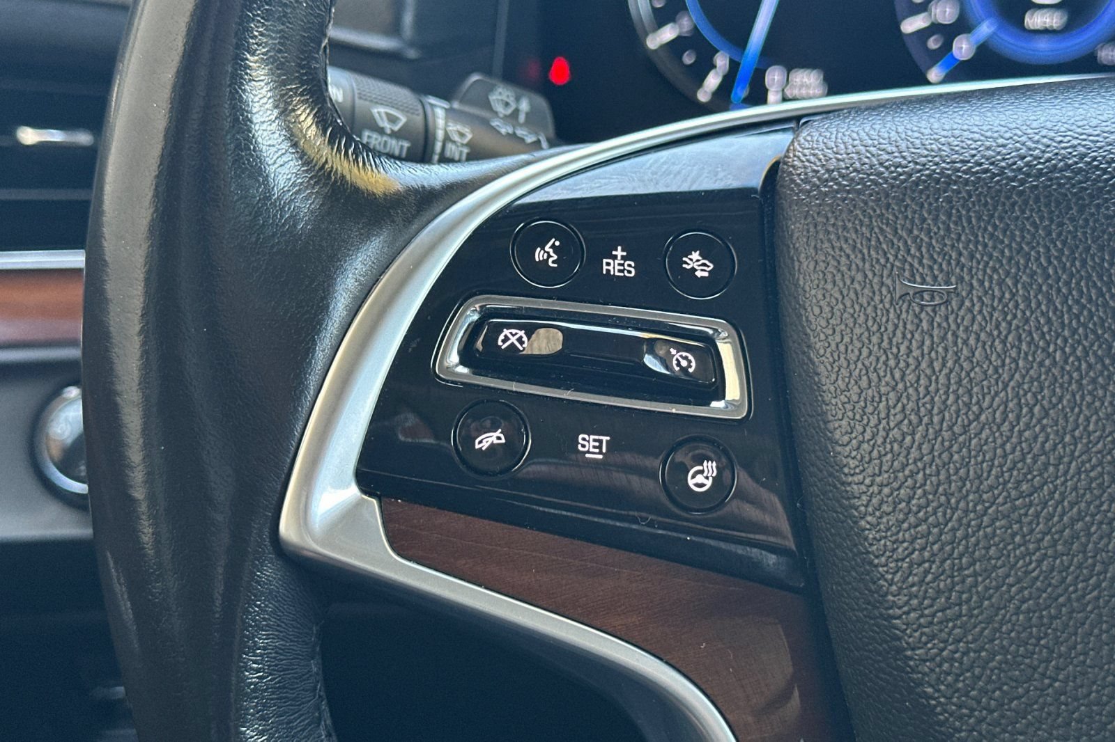 Used 2018 Cadillac Escalade Premium Luxury AWD/4WD image 37