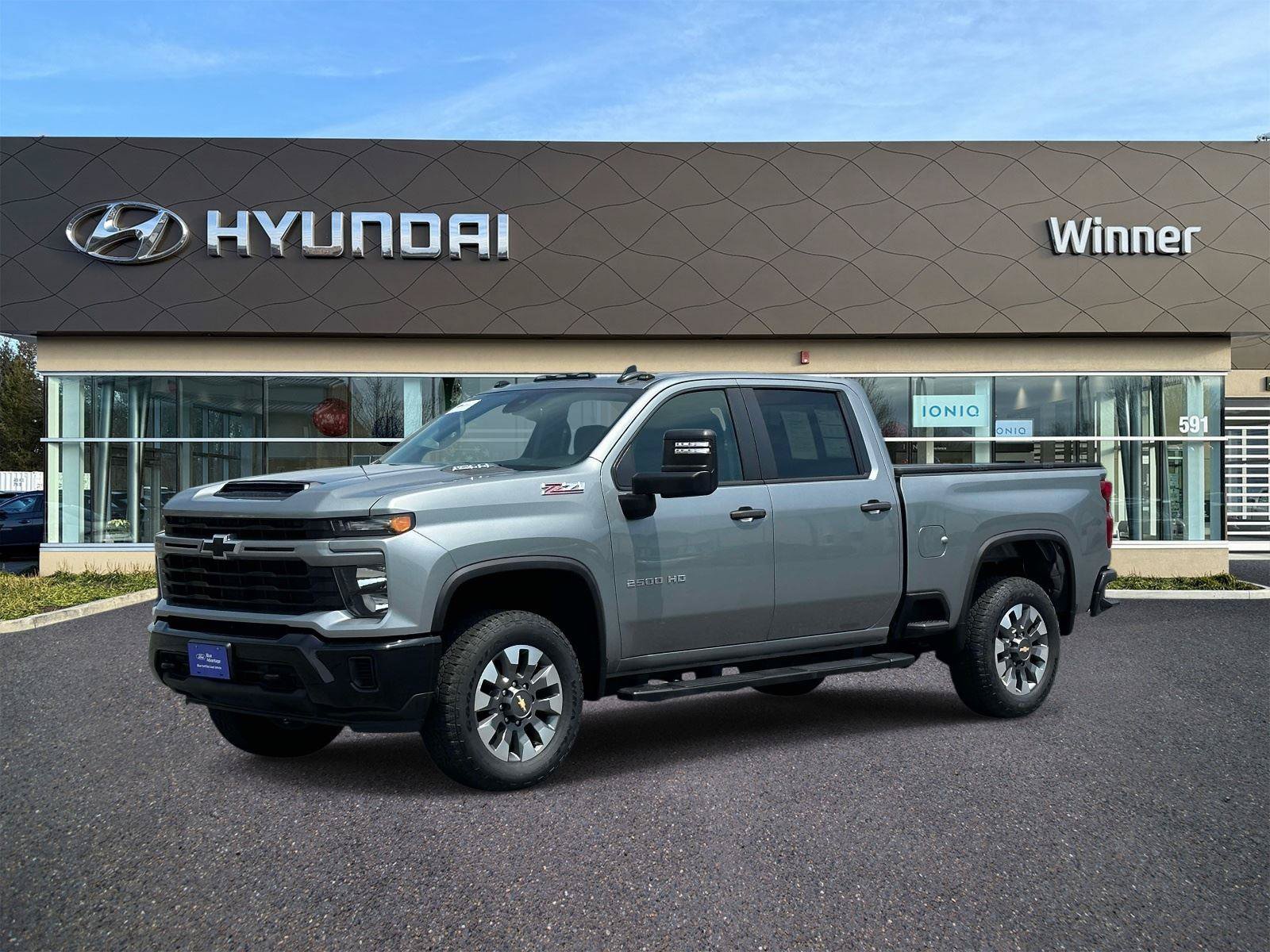 Used 2024 Chevrolet Silverado 2500 Custom w/ Custom Value Package AWD/4WD video 1