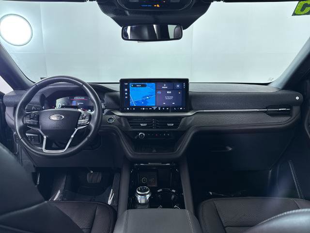 Certified 2025 Ford Explorer Platinum w/ LUX Leather Package AWD/4WD image 4