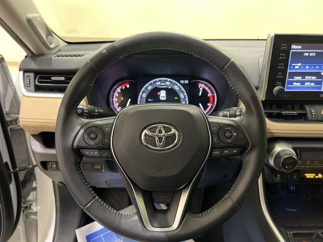 Used 2019 Toyota RAV4 Limited image 10
