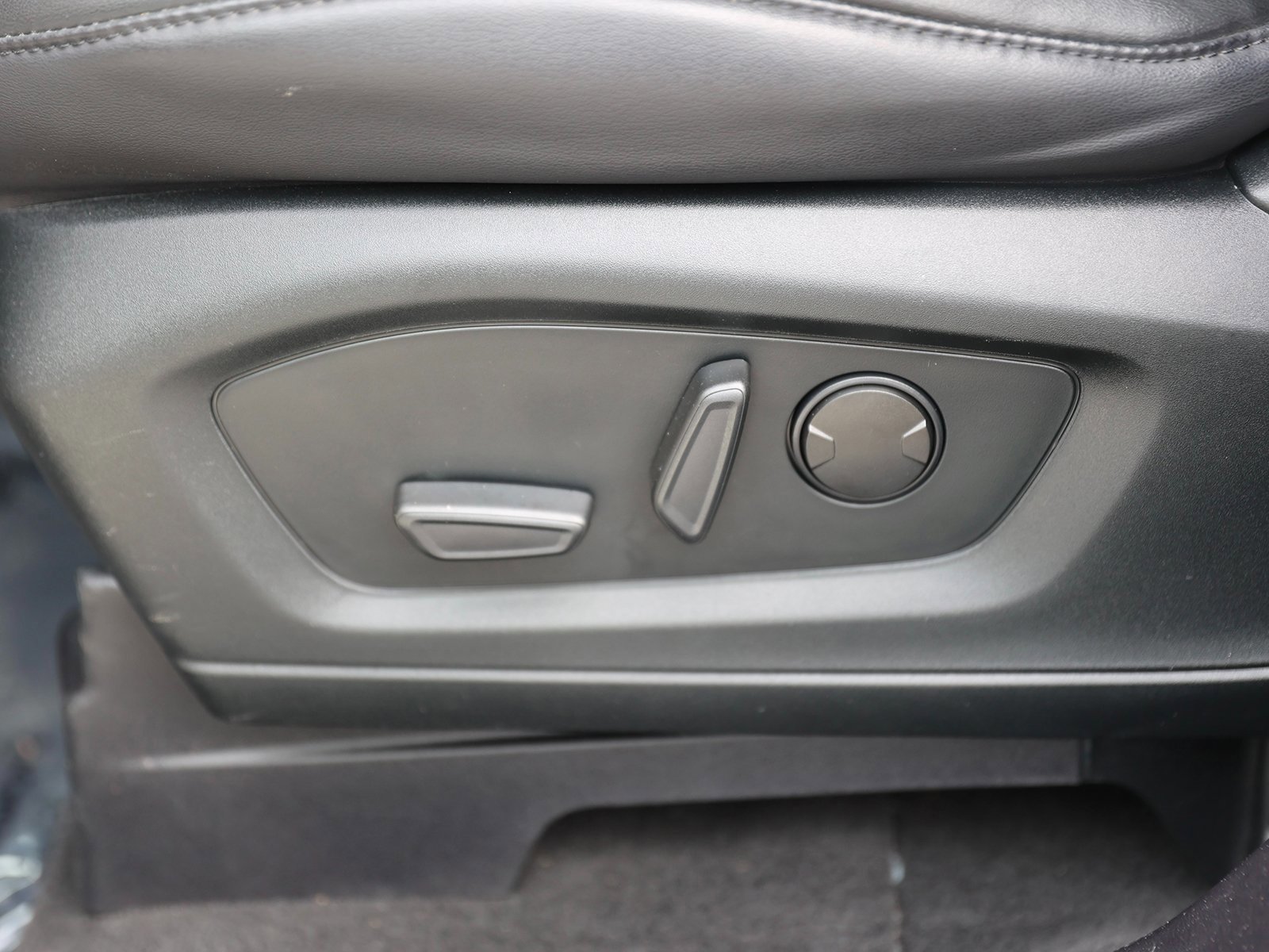 Certified 2022 Ford Explorer XLT w/ Equipment Group 202A image 20