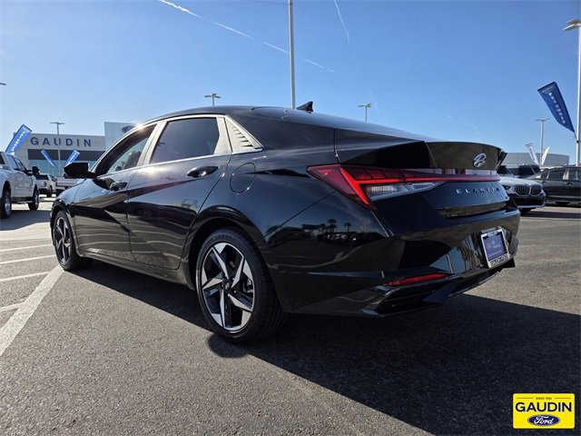 Used 2023 Hyundai Elantra Limited w/ Preferred Accessory Package image 5