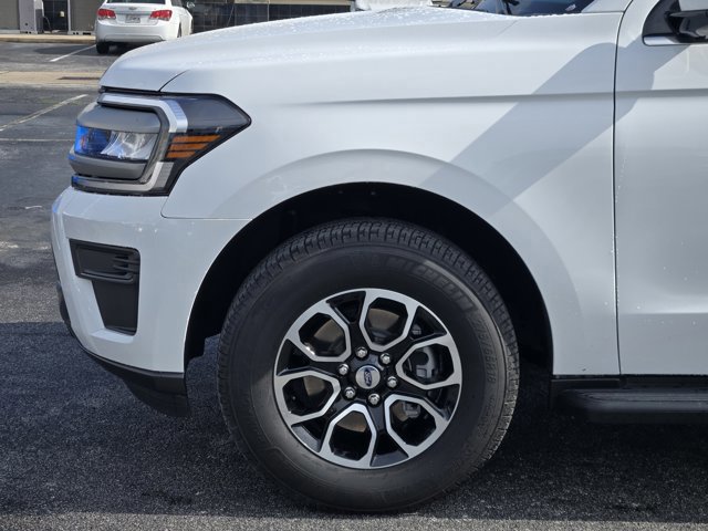 Certified 2024 Ford Expedition XLT RWD image 8