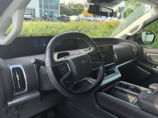 Certified 2025 Ford Expedition Max Platinum w/ Platinum Ultimate Package AWD/4WD image 15