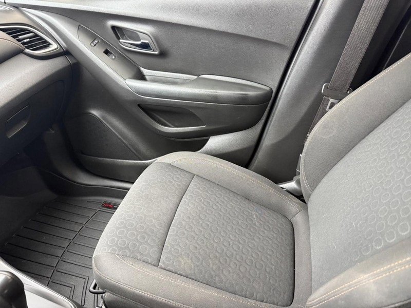 Used 2022 Chevrolet Trax LS w/ Tint and Cruise Package image 20