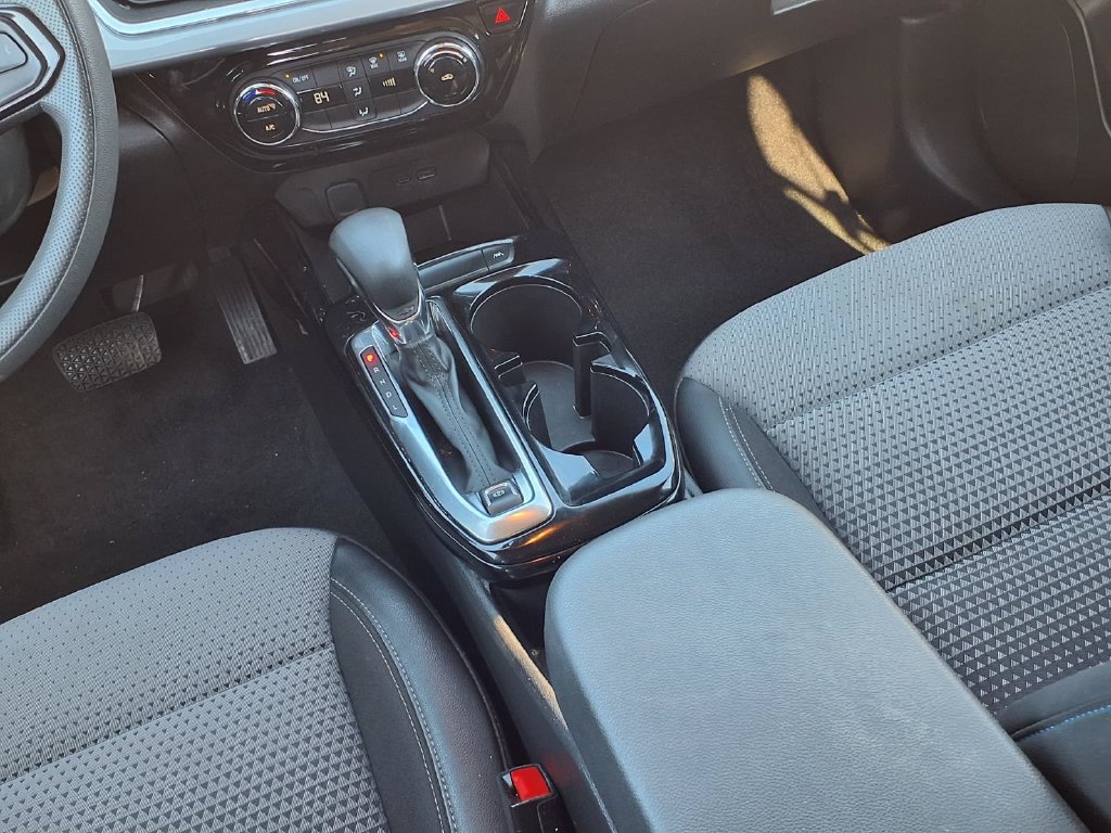 Used 2025 Chevrolet Trax LT FWD image 18