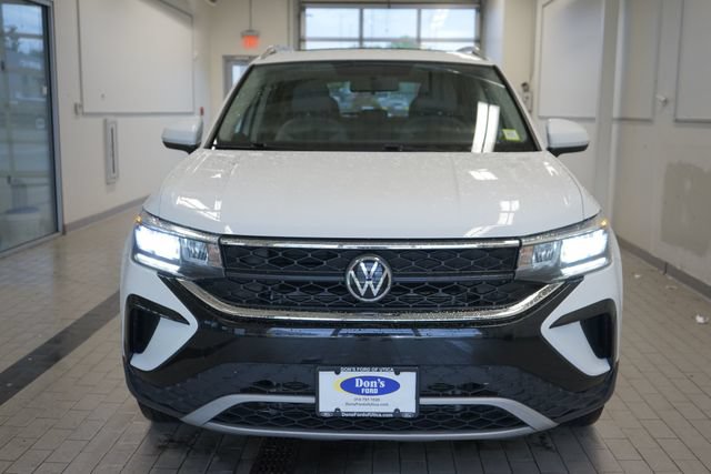 Used 2022 Volkswagen Taos SE w/ Panoramic Sunroof Package AWD/4WD image 17