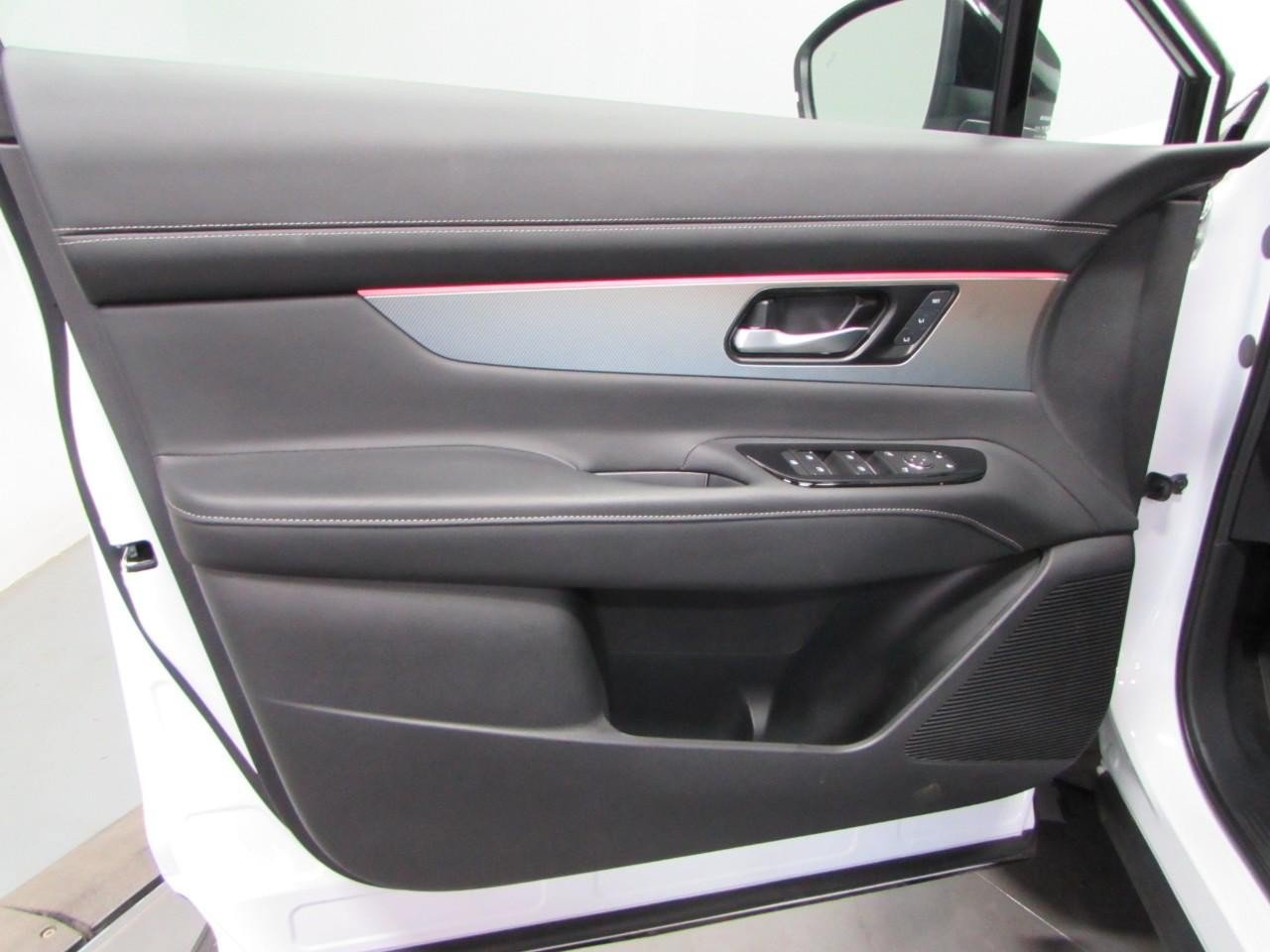 Used 2025 Nissan Murano SL w/ Cargo Package AWD/4WD image 12
