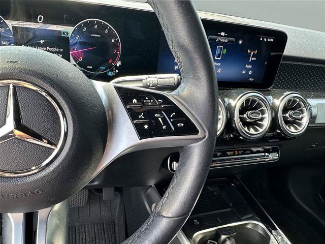 Used 2025 Mercedes-Benz GLB 250 4MATIC image 28