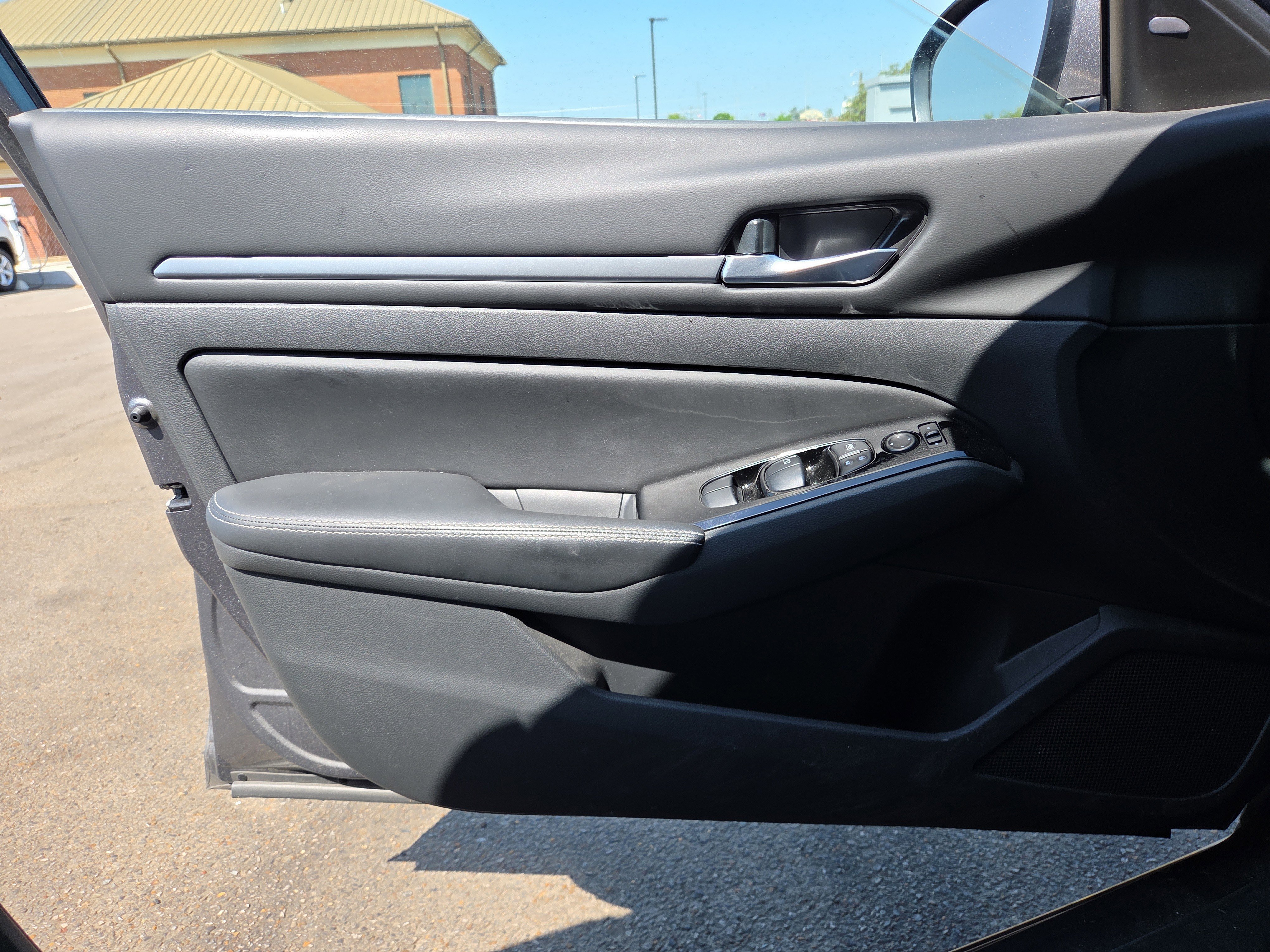 Used 2023 Nissan Altima 2.5 SV FWD image 17