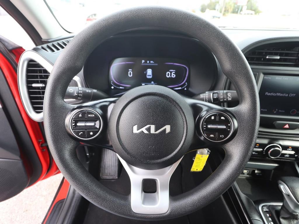 Used 2025 Kia Soul LX w/ LX Technology Package image 17